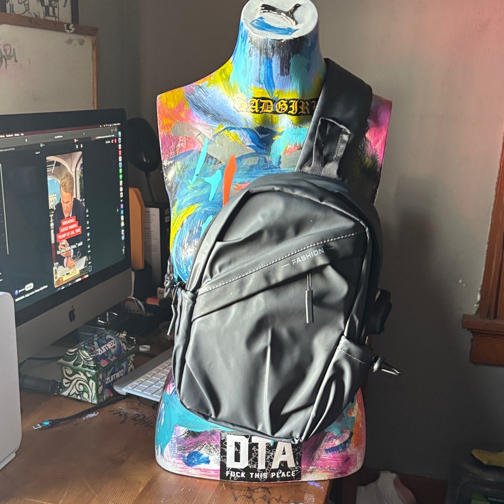 Sleek Black Men's Fashion Backpack